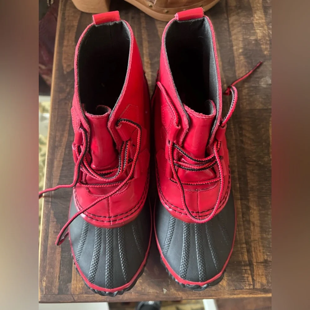 Sorel red boots - Picture 1 of 9